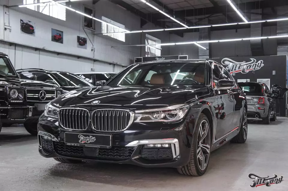 BMW 7. Кованый карбон в салон.